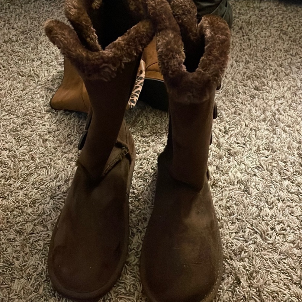 Never worn, winter boots!